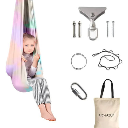 Balanço sensorial infantil suspenso com criança e kit de instalação completo
